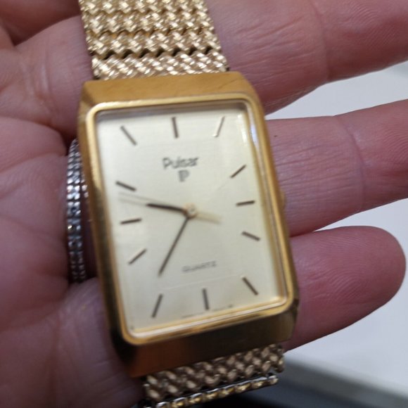 Vintage Quartz Pulsar Wrist Watch **READ DESCRIPTION! UNTESTED Needs Battery